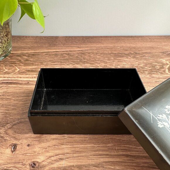 Vintage Chinese Lacquer Box, Men's Jewelry Storage - Picture 4 of 15